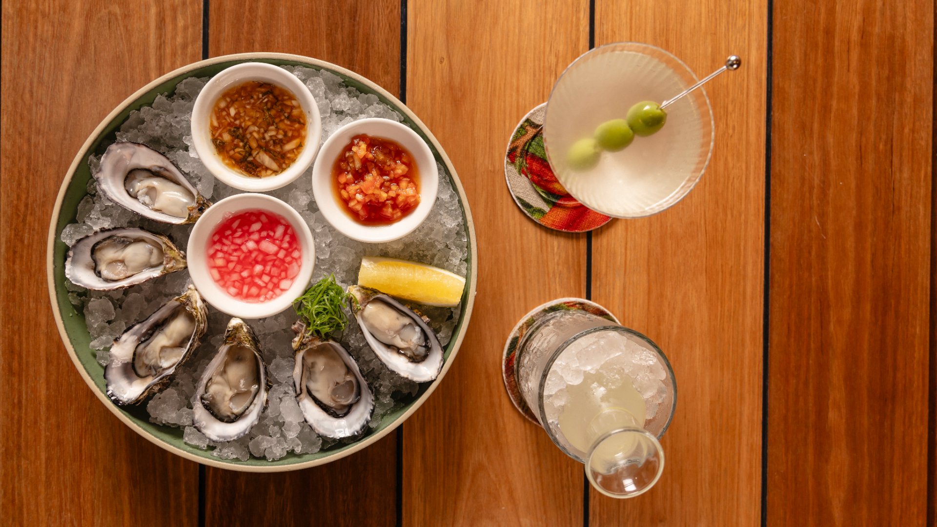 barsafari_dinebne2026_tillermanrestaurant_11. Oysters and martini at Tillerman Restaurant 